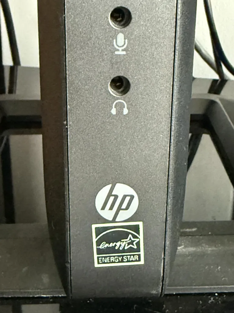 旧电脑板载 3.5mm 耳机孔